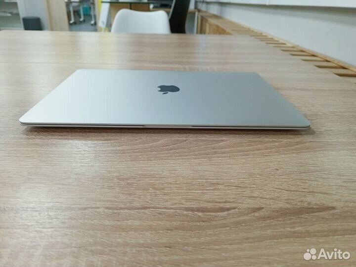 Apple macbook air 13 8/256 2020 retina