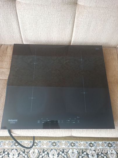 Индукционная варочная панель Hotpoint Ariston