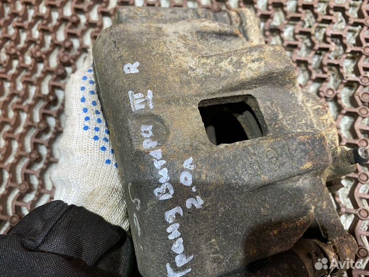 Суппорт передний правый Гранд Витара 3