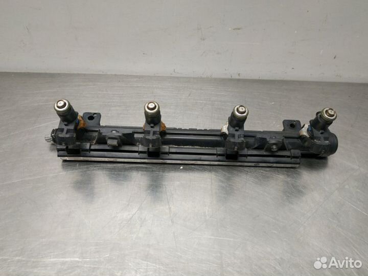 Топливная рампа с форсунками Volkswagen Polo 602