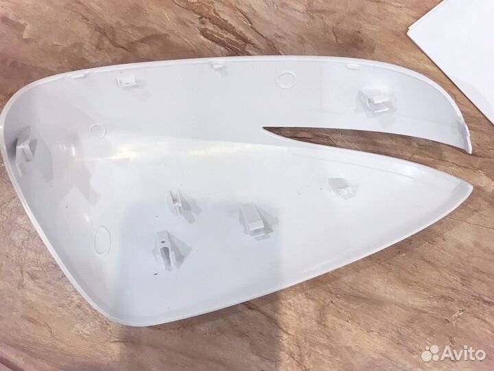 Крышка левого зеркала