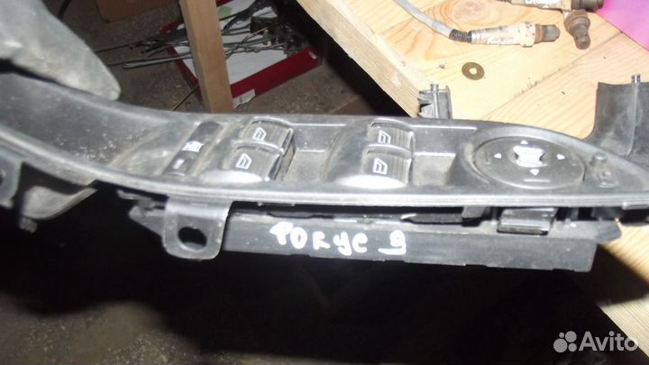 Кнопки стеклоподъемников Ford Focus 3