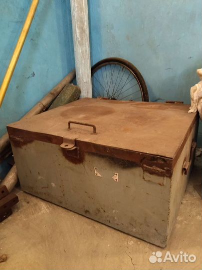 Сундук металлический