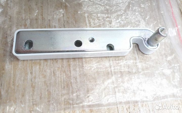 Петля двери холодильника Atlant - верхняя