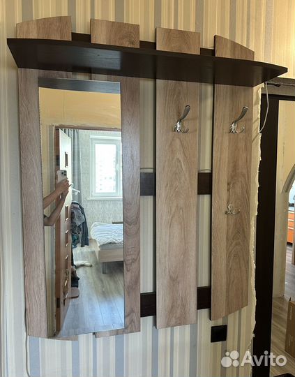 Вешалка настенная в прихожую