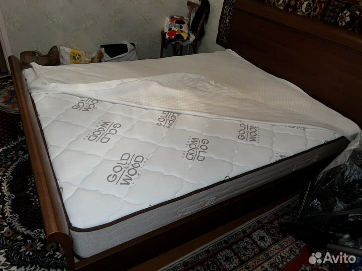 Кровать