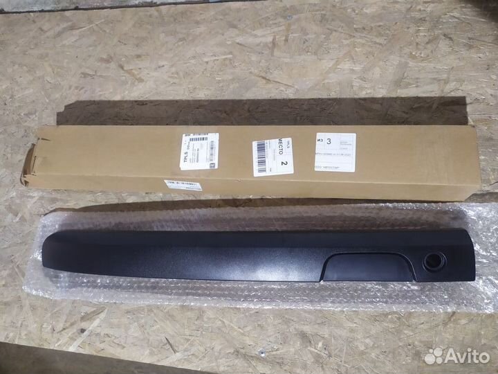 Накладка двери багажника LADA largus 2011