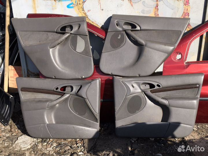 Обшивка двери Ford Focus 1