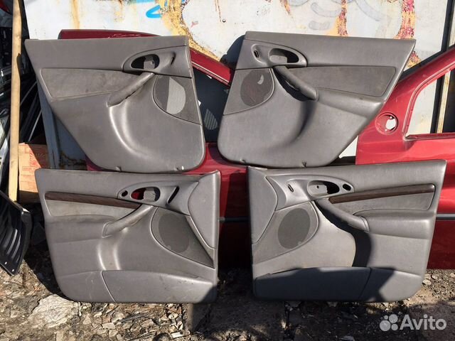 Обшивка двери Ford Focus 1