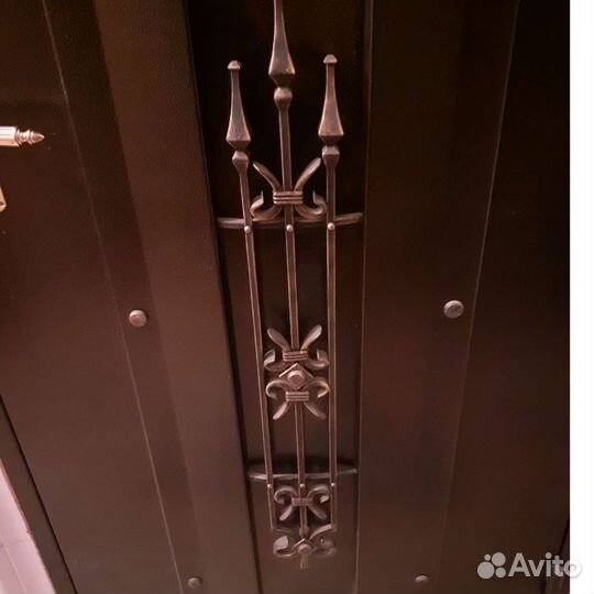 Дверь входная металлическая б/у