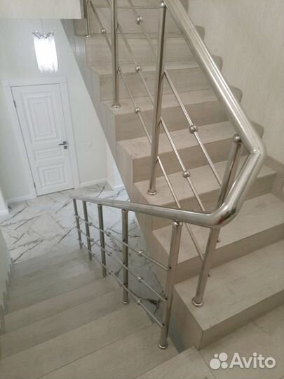 Ограждения, перила лестниц