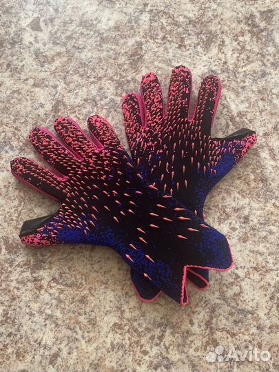 Вратарские перчатки