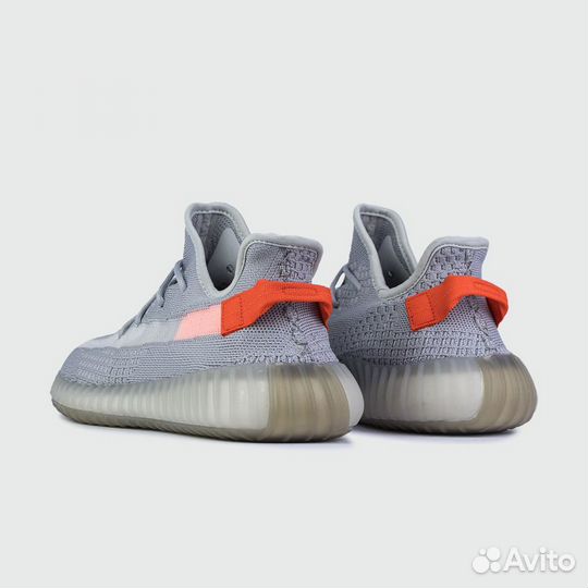 Кроссовки Adidas Yeezy 350 boost v2 Wmns Tail Ligh