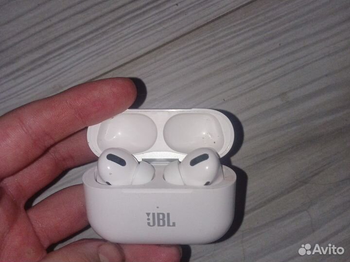 Беспроводные наушники apple airpods