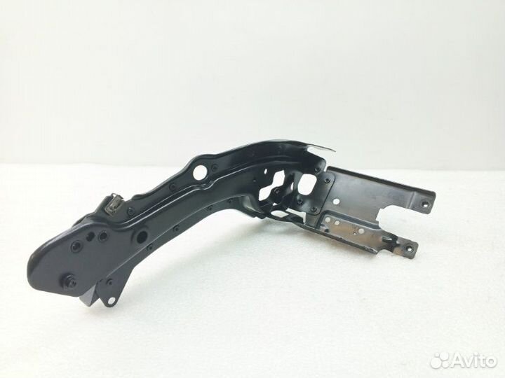 Кронштейн фары правый Mercedes-Benz E-Class W211