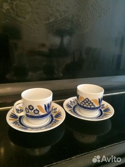 Чашки кофейные и вазочка (сервиз)