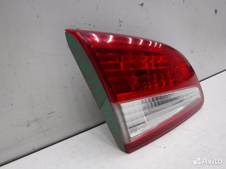 Фонарь задний левый внутренний на Nissan Almera