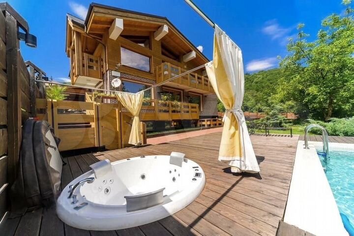 Дом 475 м² на участке 7 сот.