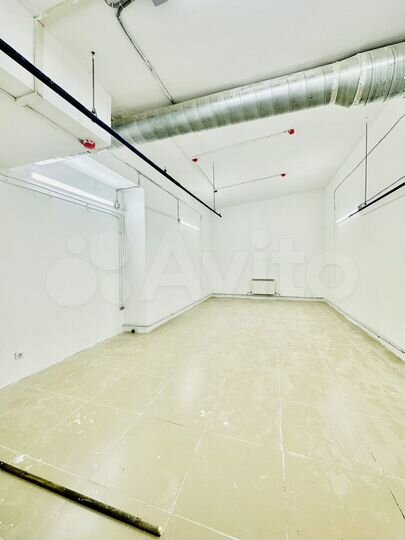 Помещение 40м² на 1 этаже. Вода, потолки 4,5м