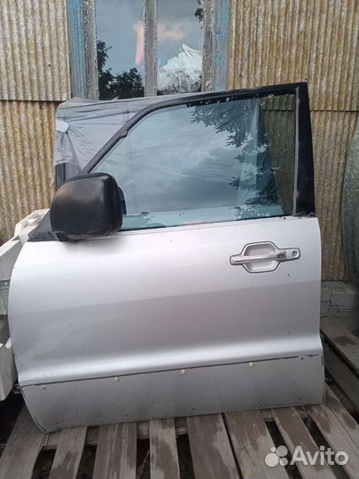 Двери на Mitsubishi pajero 3