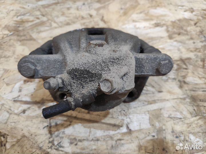 Суппорт передний левый Nissan Note