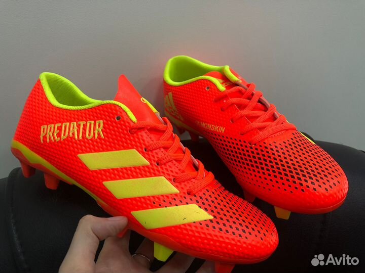 Футбольные бутсы adidas