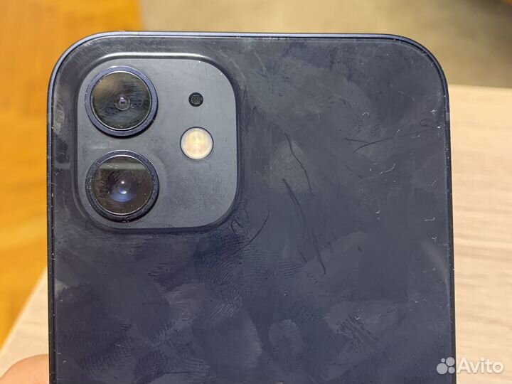 Телефон iPhone 12
