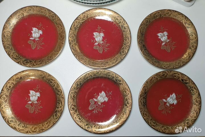 Тарелки. Подставки. Фарфор. Металл. Ассортимент