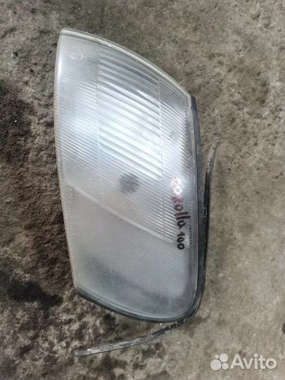 Поворотник Toyota corolla 100 левый