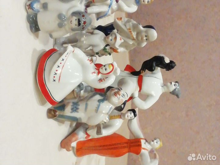 Графин со стопками Статуэтки