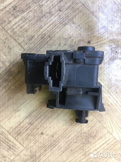 Актуатор люка бензобака VW