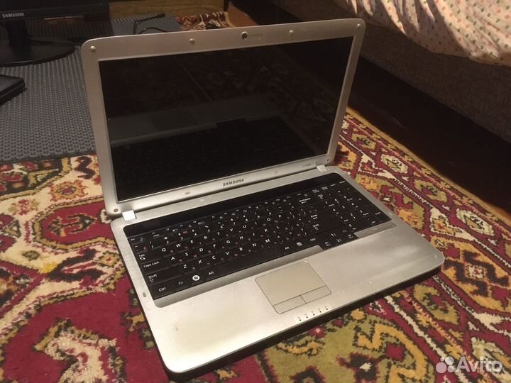 Ноутбук Samsung R530 i3 на запчасти
