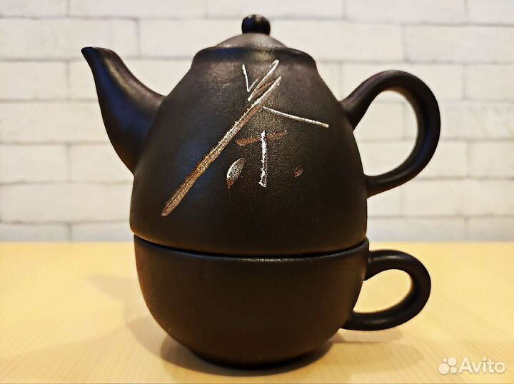 Исинский глиняный чайник
