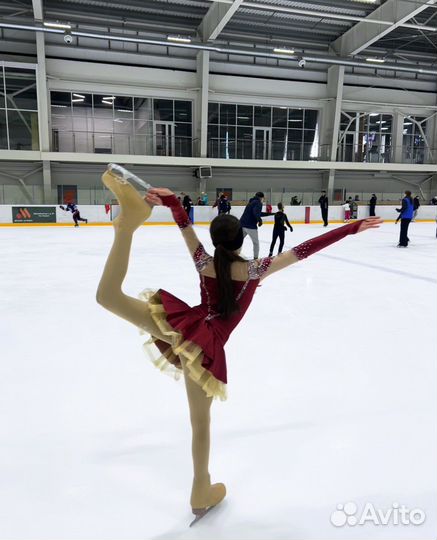 Тренер по фигурному катанию