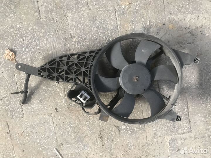 Вентилятор радиатора Nissan Navara D40 2005-2010