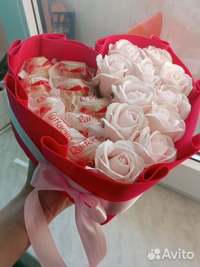 Подарок к 8 марта Конфеты, мыльные розы