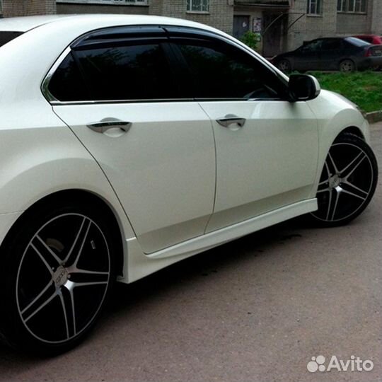 Накладки на пороги Type-S Honda Accord 8