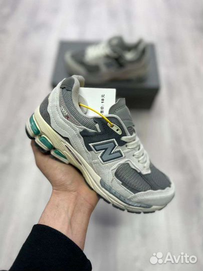 Кроссовки New Balance 2002R LUX