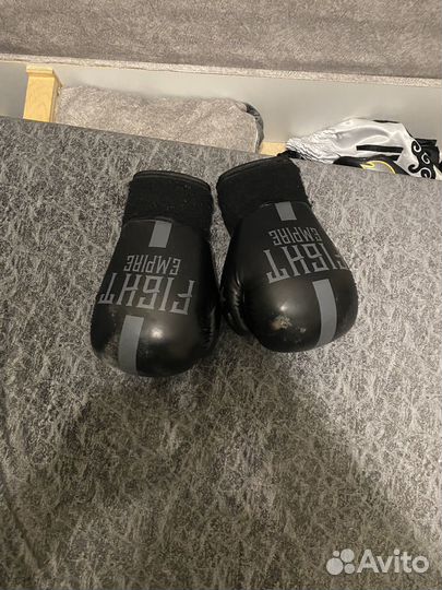 Перчатки 10 oz,шорты тайские