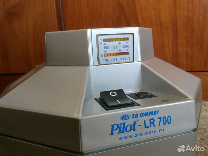 Стабилизатор напряжения Pilot LR 700