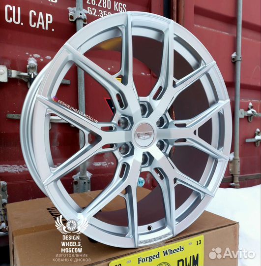 Кованые диски R22 на Cadillac Escalade Vossen HF-5