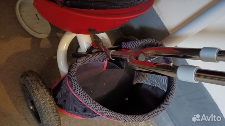 Детский велосипед с ручкой