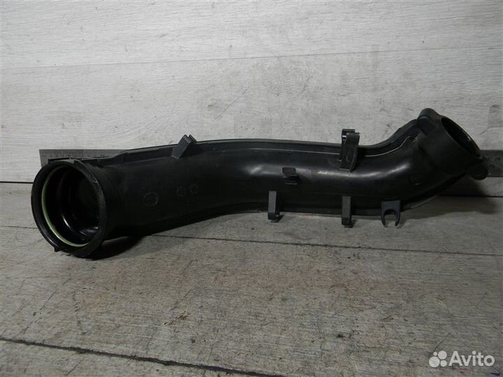 Патрубок воздушный 03C145673H Volkswagen Scirocco