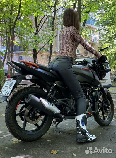 Мотоцикл Bajaj pulsar 180 (2021)