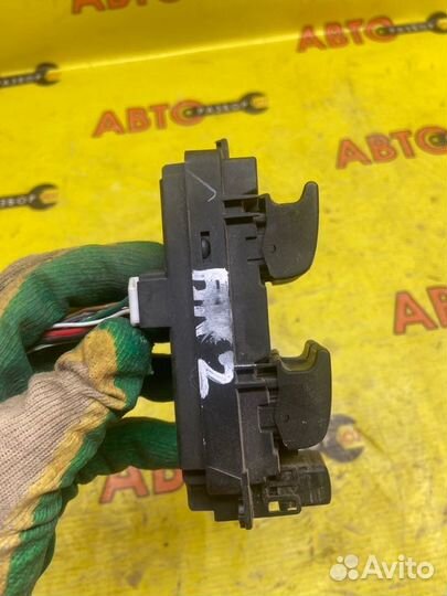 Блок управления стеклоподъемниками Mazda Mazda3 BK