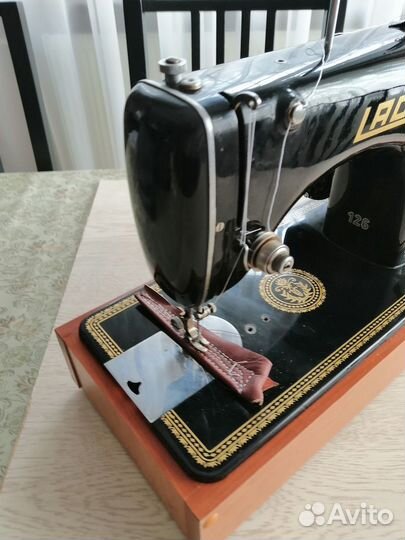 Швейная машинка лада