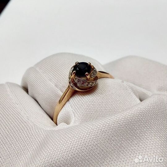 Золотое кольцо с камнем 18р