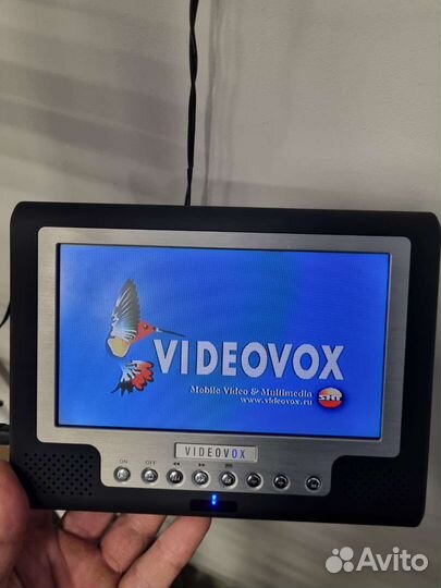 Портативный монитор с DVD (встроенный плеер)