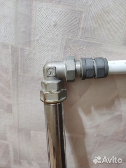 Полотенцесушитель водяной в ванную подвесная бу