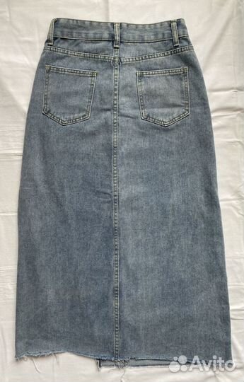 Джинсовая юбка миди с разрезом